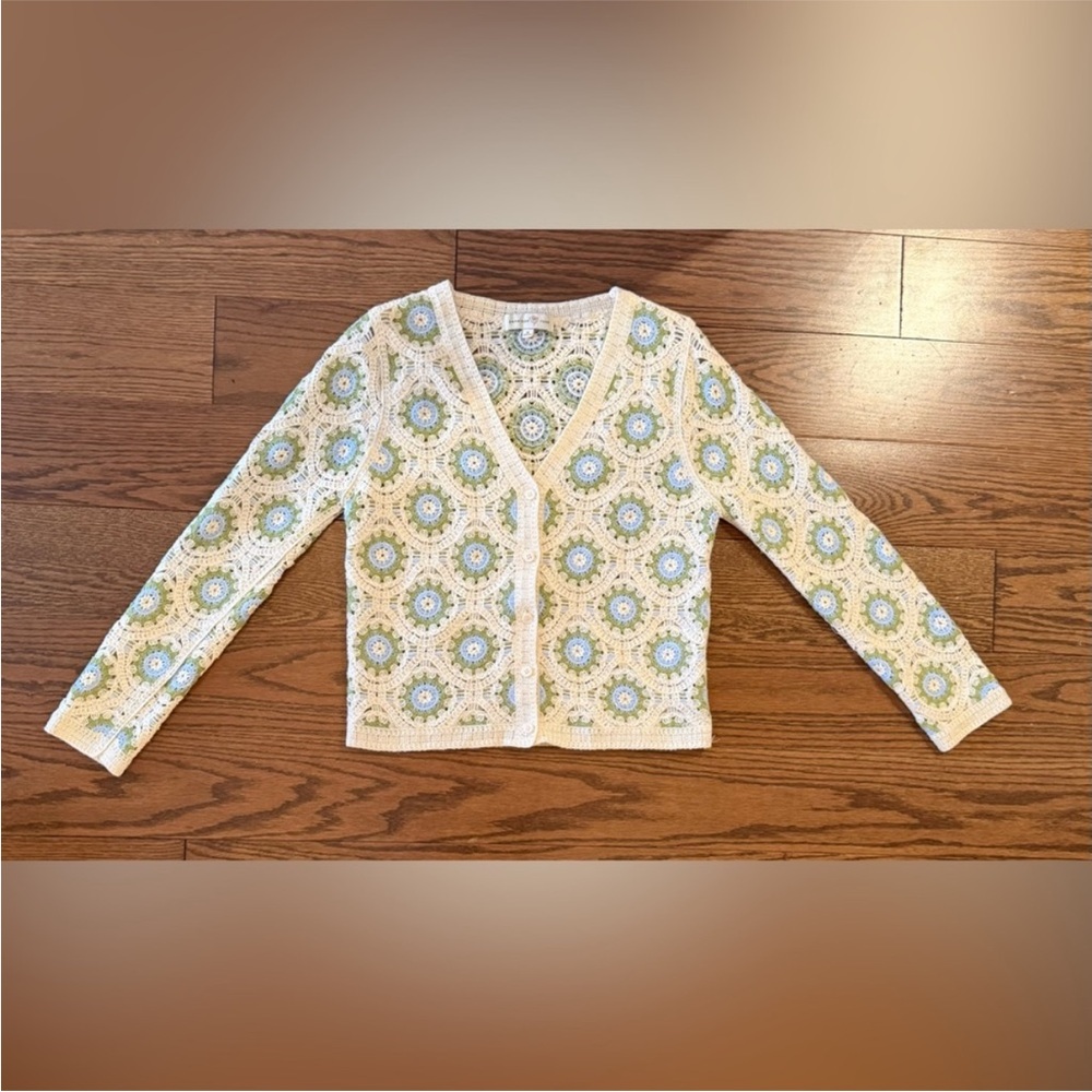 Elegant Floral V-Neck Sweater - Cream and Green